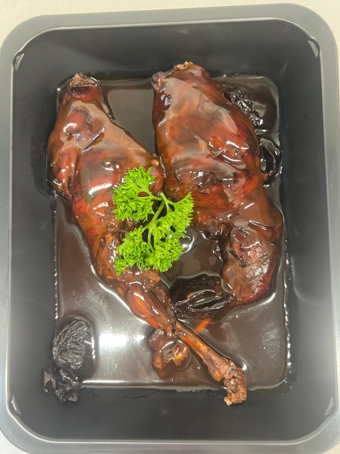 Photo de Cuisse de lapinaux pruneaux sirop charlier